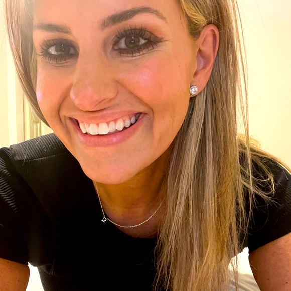 Meet your Posher, Elizabeth - Picture 2 of 2